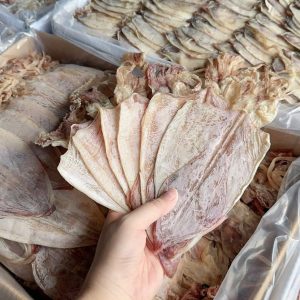 Mực khô nguyên con