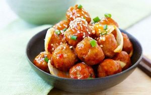 Món chả mực rim xì dầu mặn ngọt, hao cơm được chế biến từ chả mực giã tay chuẩn vị của Hải Sản Hoàng Ngư.