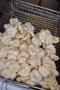 Thưởng thức chả mực giã tay Hoàng Ngư chuẩn vị dai giòn sần sật, ngọt thịt từ 100% mực tươi nguyên chất. Không hàn the, giao hỏa tốc Hà Nội. Đặt hàng ngay!